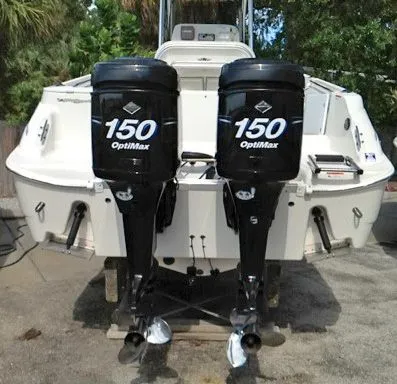 Slide: The Image of Wellcraft 252 Fisherman 2004 - 4