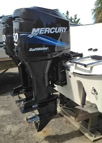 Slide: The Image of Wellcraft 252 Fisherman 2004 - 6