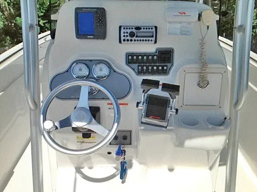 Slide: The Image of Wellcraft 252 Fisherman 2004 - 7