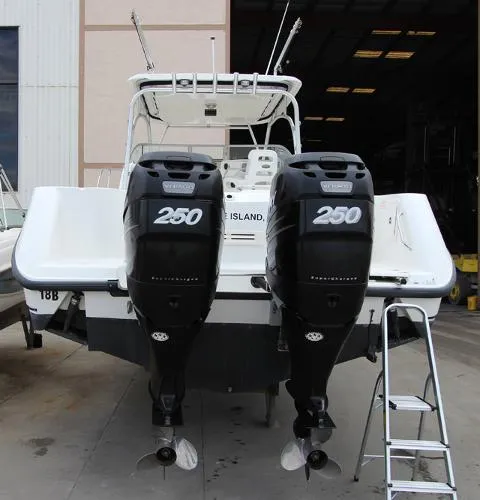 Slide: The Image of Boston Whaler 305 Conquest 2006 - 4