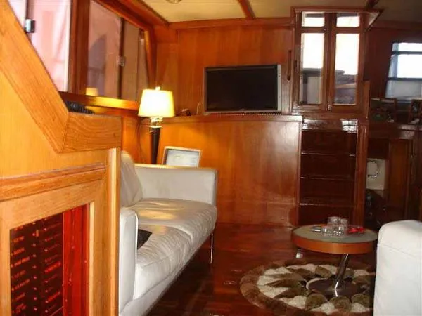 Slide: The Image of Jefferson 46 Sundeck Motor Yacht 1988 - 2