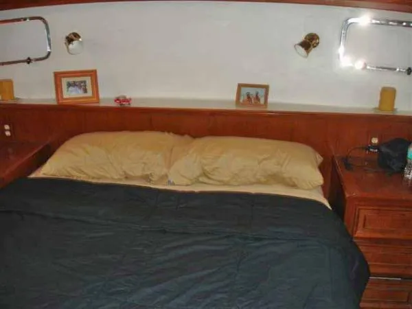 Slide: The Image of Jefferson 46 Sundeck Motor Yacht 1988 - 4