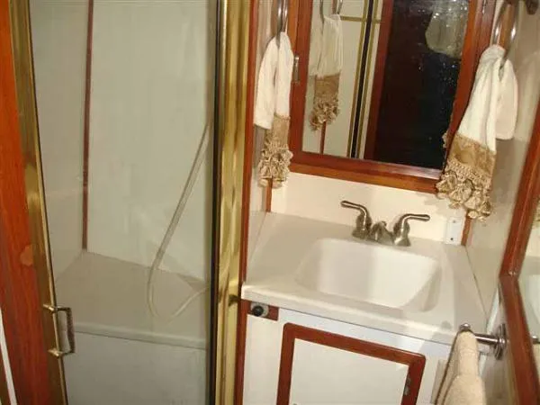 Slide: The Image of Jefferson 46 Sundeck Motor Yacht 1988 - 8