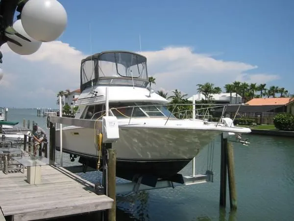 Slide: The Image of Sea Ray 310 Sport Bridge 1992 - 0