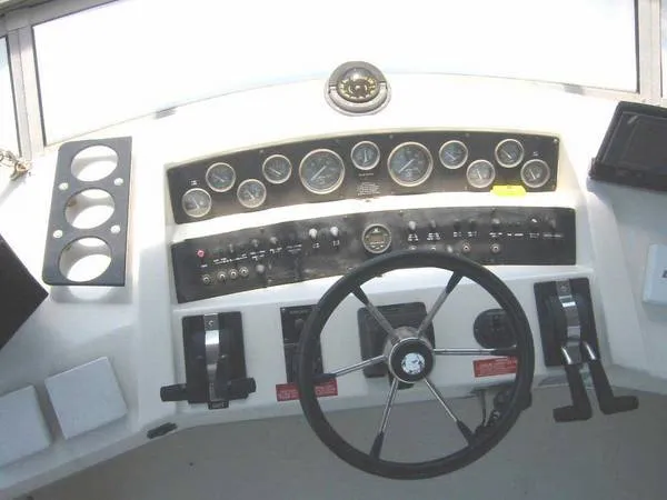 Slide: The Image of Sea Ray 310 Sport Bridge 1992 - 3