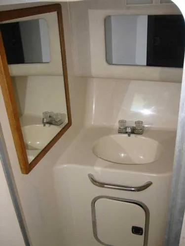 Slide: The Image of Sea Ray 310 Sport Bridge 1992 - 8