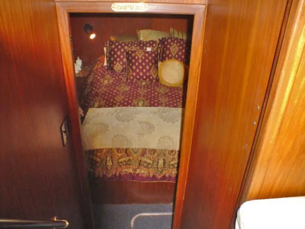 Slide: The Image of Hatteras Double Cabin 1988 - 10