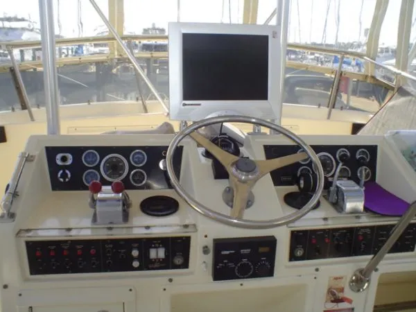 Slide: The Image of Hatteras Double Cabin 1988 - 4