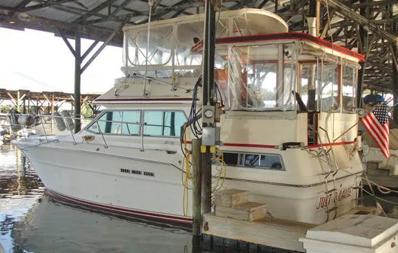 Slide: The Image of Sea Ray 36 Aft Cabin 1985 - 0