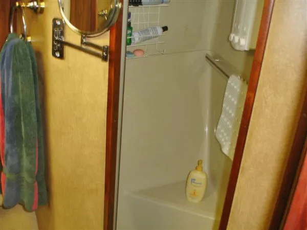 Slide: The Image of Sea Ray 36 Aft Cabin 1985 - 3