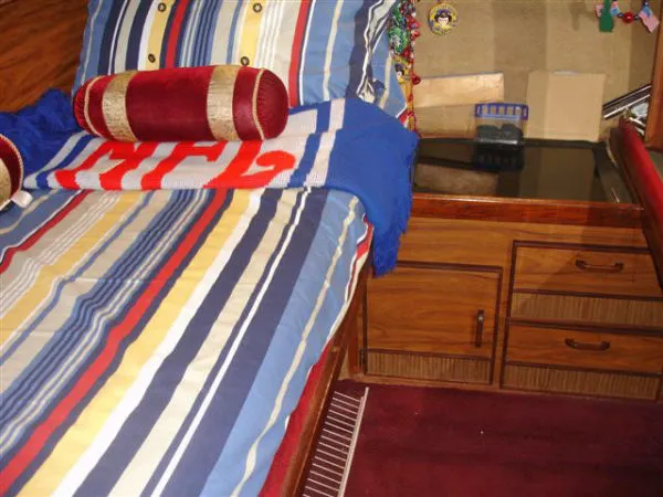 Slide: The Image of Sea Ray 36 Aft Cabin 1985 - 4