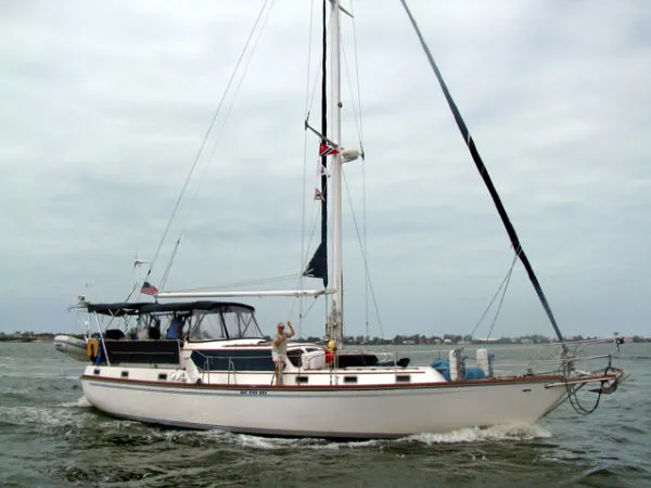 Slide: The Image of Gulfstar 47 SAILMASTER-CENTER COCKPIT-GREAT LIVE-ABOARD! 1980 - 1