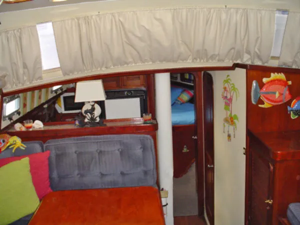 Slide: The Image of Gulfstar 47 SAILMASTER-CENTER COCKPIT-GREAT LIVE-ABOARD! 1980 - 4