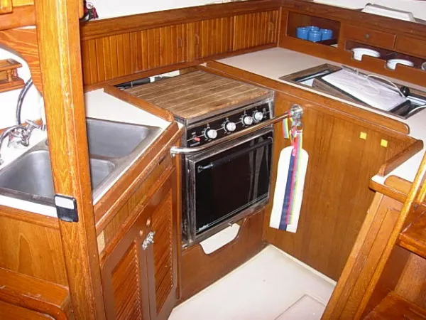 Slide: The Image of Island Packet 38 Cutter 1988 - 11
