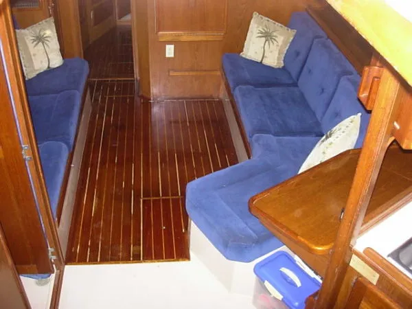 Slide: The Image of Island Packet 38 Cutter 1988 - 6
