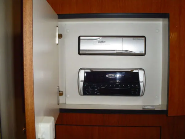 Slide: The Image of Sea Ray 410 Sundancer 2001 - 5