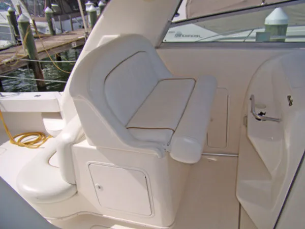 Slide: The Image of Sea Ray 330 Express - CAT DIESELS 1997 - 4