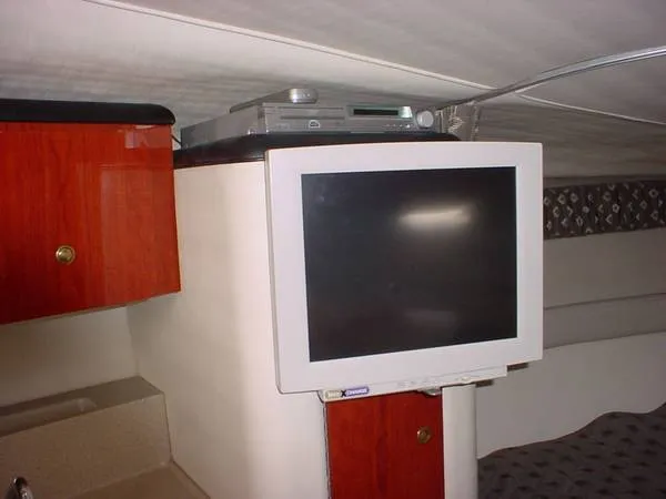 Slide: The Image of Wellcraft 3300 Martinique 2000 - 9