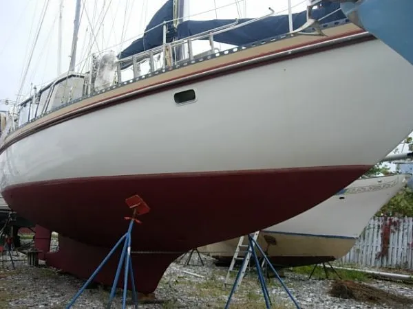 Slide: The Image of Bruce Roberts Center Console Ketch 1993 - 3