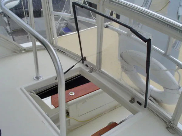 Slide: The Image of Ocean Yachts Super Sport Convertible 1999 - 6