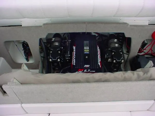 Slide: The Image of Maxum 2100 SPORT CRUISER 2 2000 - 9