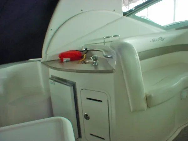 Slide: The Image of Sea Ray 320 Sundancer 2004 - 4