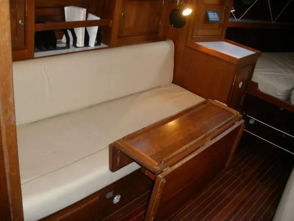 Slide: The Image of Herreshoff 31 CAT KETCH - YANMAR DIESEL 1985 - 9