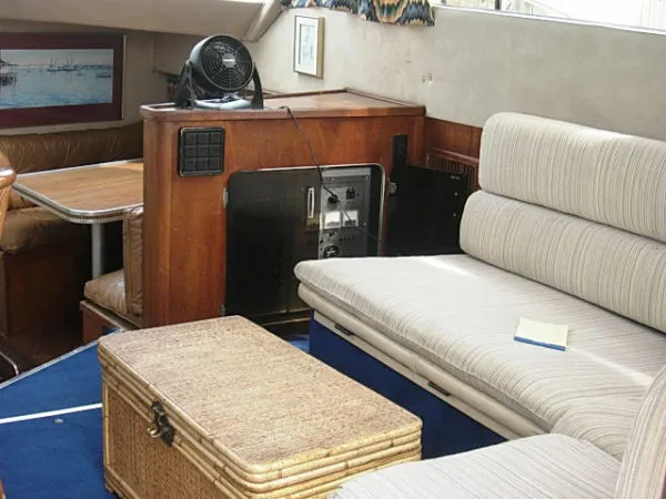 Slide: The Image of Chris-Craft Convertible - Commander 1985 - 10