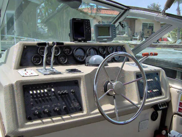 Slide: The Image of Sea Ray 340 Sundancer 1986 - 2