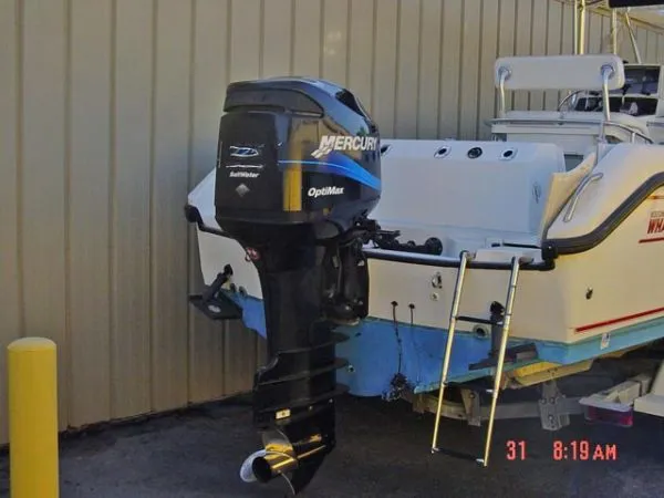 Slide: The Image of Boston Whaler 230 Outrage 2001 - 4