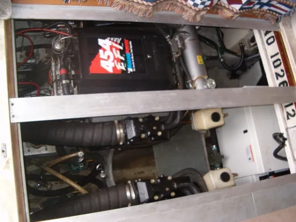 Slide: The Image of Luhrs 320 Convertible 1995 - 10