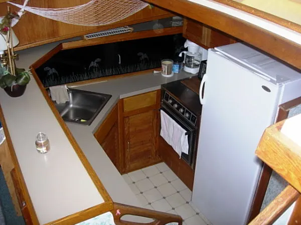 Slide: The Image of Silverton 40 Aft Cabin 1985 - 10