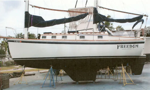 Slide: The Image of Herreshoff / Cat Ketch Cat Ketch 31 1985 - 3