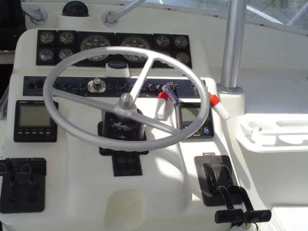 Slide: The Image of Luhrs 290 Open-NEW ELECTRONICS 1992 - 4