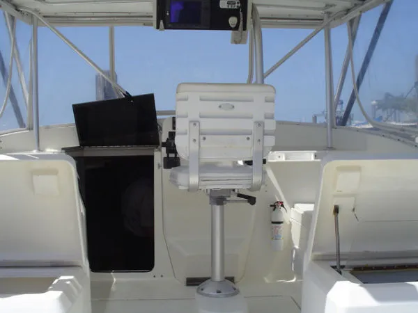Slide: The Image of Luhrs 290 Open-NEW ELECTRONICS 1992 - 5