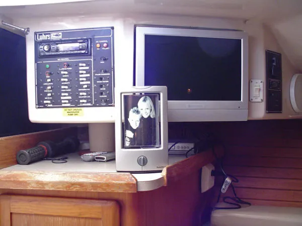 Slide: The Image of Luhrs 290 Open-NEW ELECTRONICS 1992 - 7