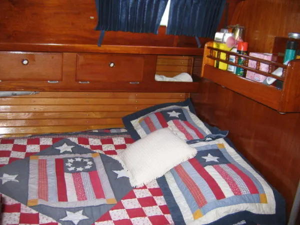 Slide: The Image of Pearson 424 Sloop 1979 - 9