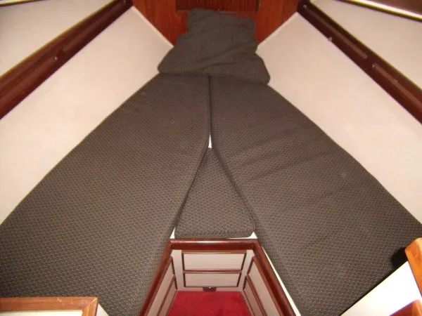 Slide: The Image of Hatteras 32 Flybridge Fisherman 1986 - 7