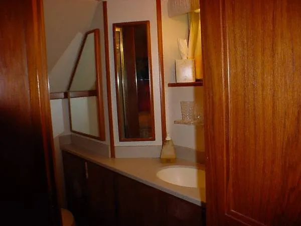 Slide: The Image of Californian Motoryacht 1990 - 10