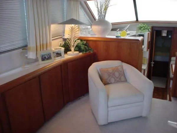 Slide: The Image of Californian Motoryacht 1990 - 3