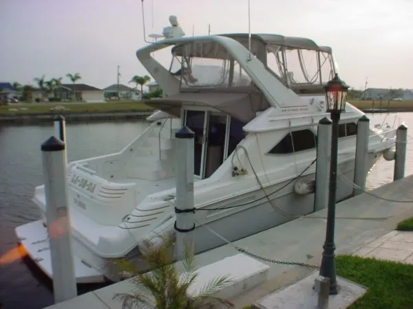 Slide: The Image of Sea Ray 440 Express Bridge 1995 - 2