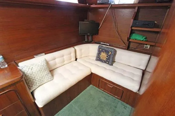 Slide: The Image of Gulfstar 44 Walk-Around Motor Yacht 1985 - 10