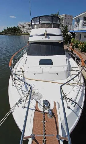 Slide: The Image of Gulfstar 44 Walk-Around Motor Yacht 1985 - 2