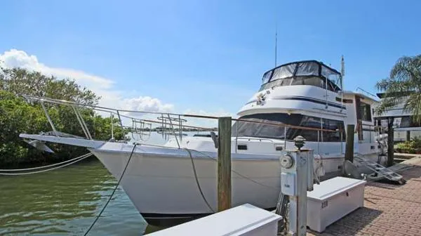 Slide: The Image of Gulfstar 44 Walk-Around Motor Yacht 1985 - 3