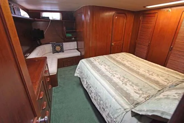Slide: The Image of Gulfstar 44 Walk-Around Motor Yacht 1985 - 8