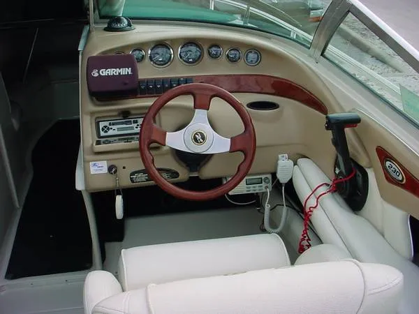Slide: The Image of Sea Ray 230 SIGNATURE 1999 - 1