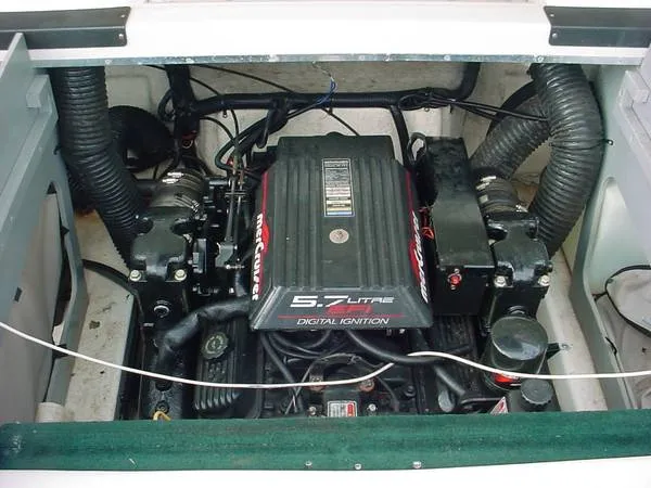 Slide: The Image of Sea Ray 230 SIGNATURE 1999 - 2