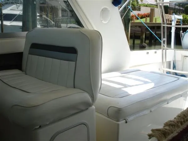 Slide: The Image of Sea Ray 310 Amberjack Sport Bridge 1992 - 10