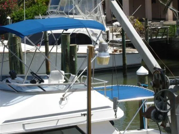Slide: The Image of Sea Ray 310 Amberjack Sport Bridge 1992 - 5