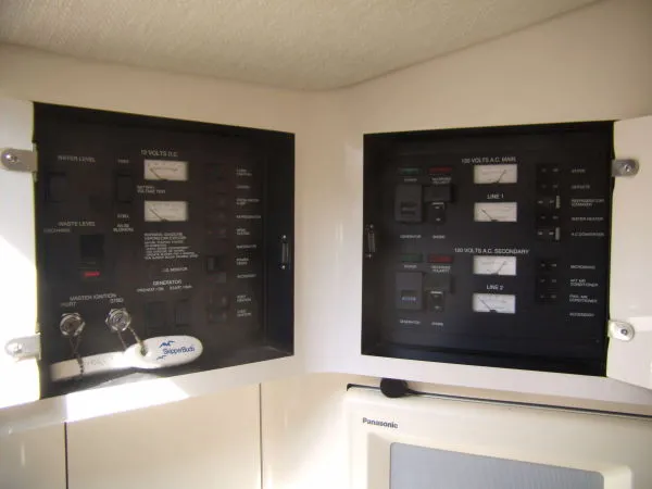 Slide: The Image of Sea Ray 370 Sundancer - w/ FWC Engines 1995 - 7